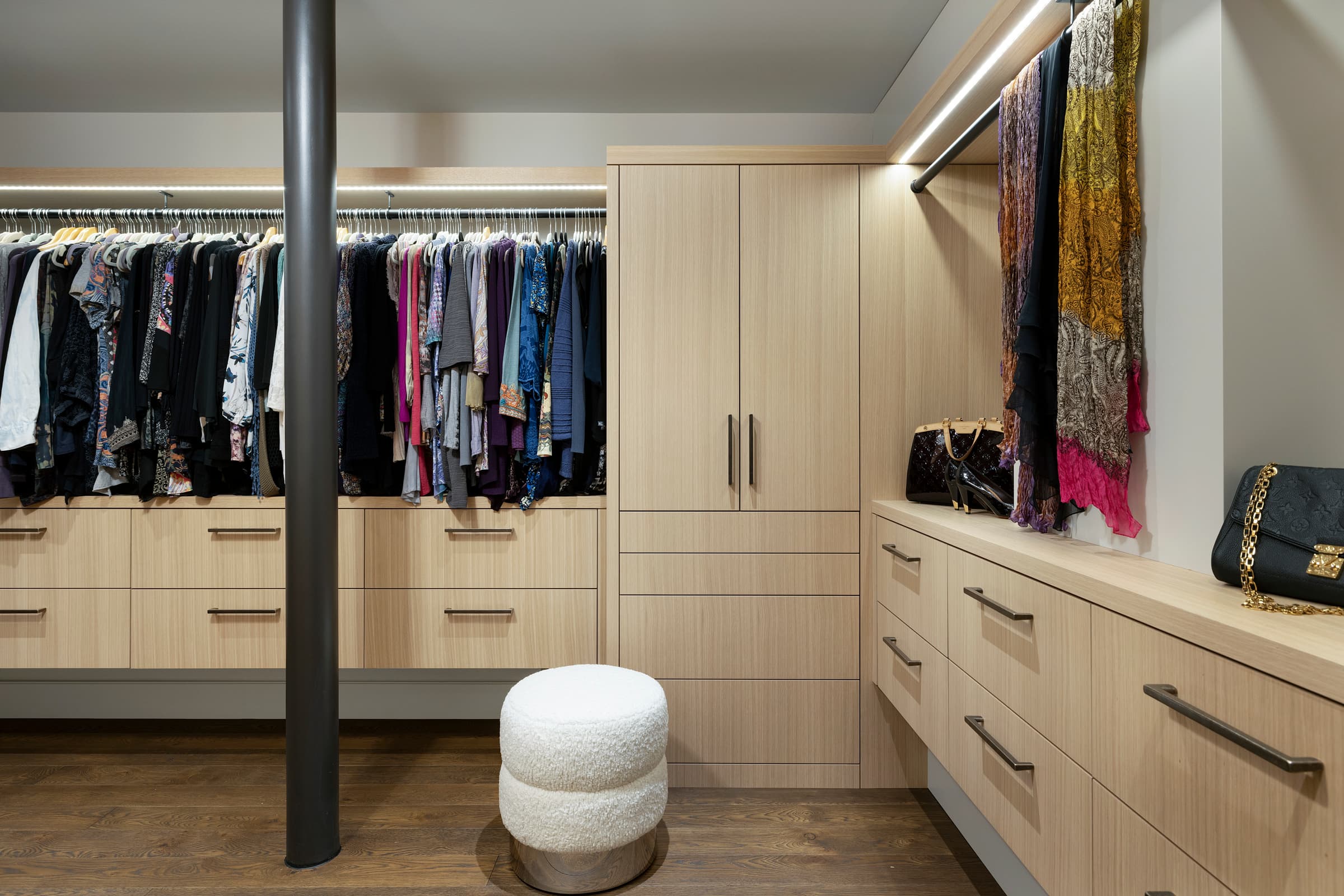 Custom Oak Walk In Closet: Oak Walk In Closet 052
