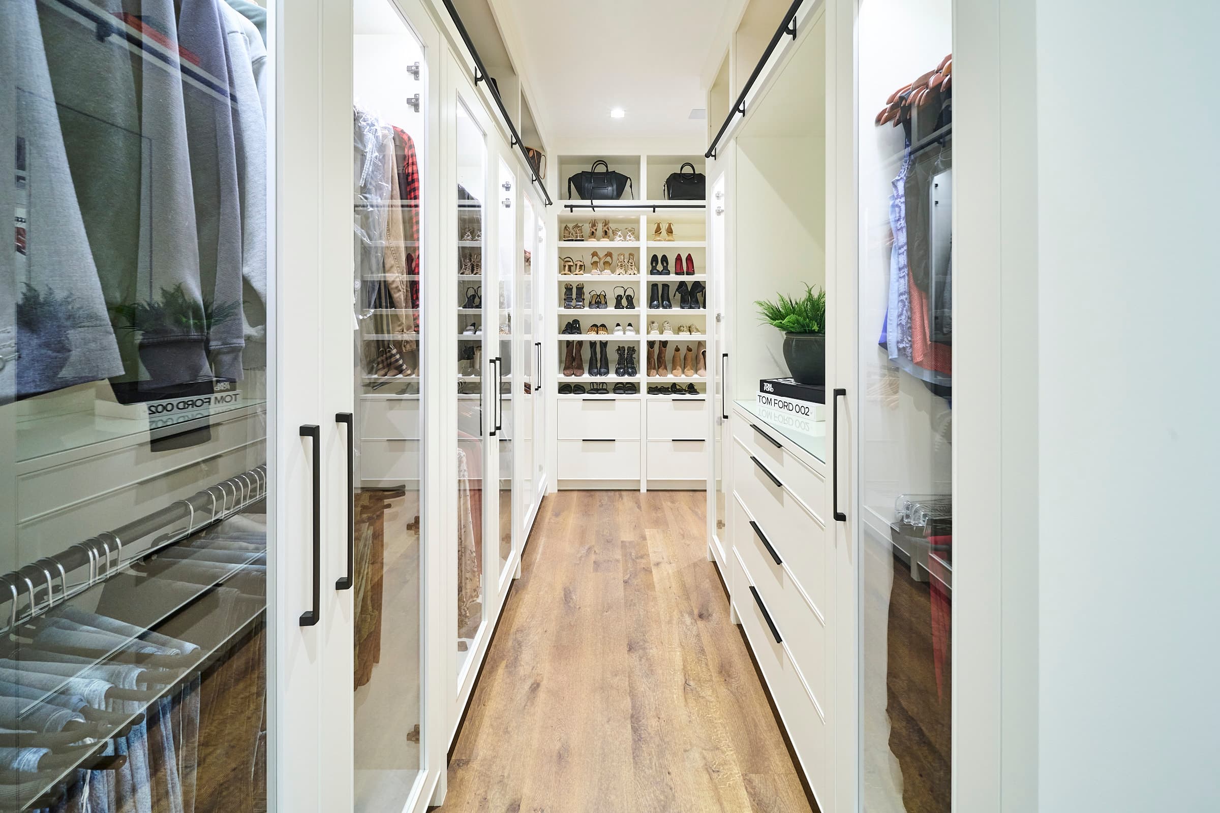 Custom White Walk In Closet: White Custom Walk In Closet 154