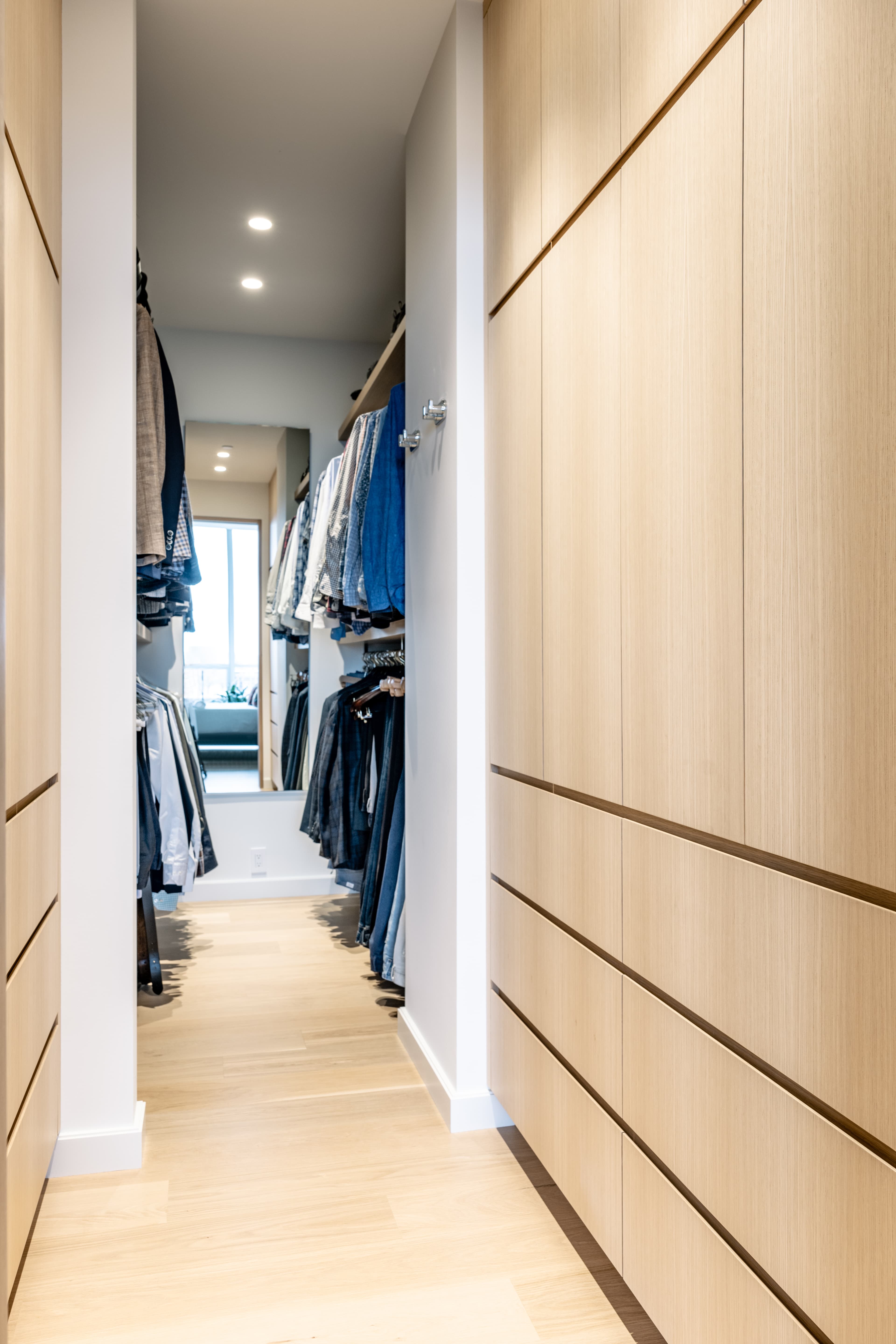 Custom Oak Integrated Pulls: Rift White Oak 04