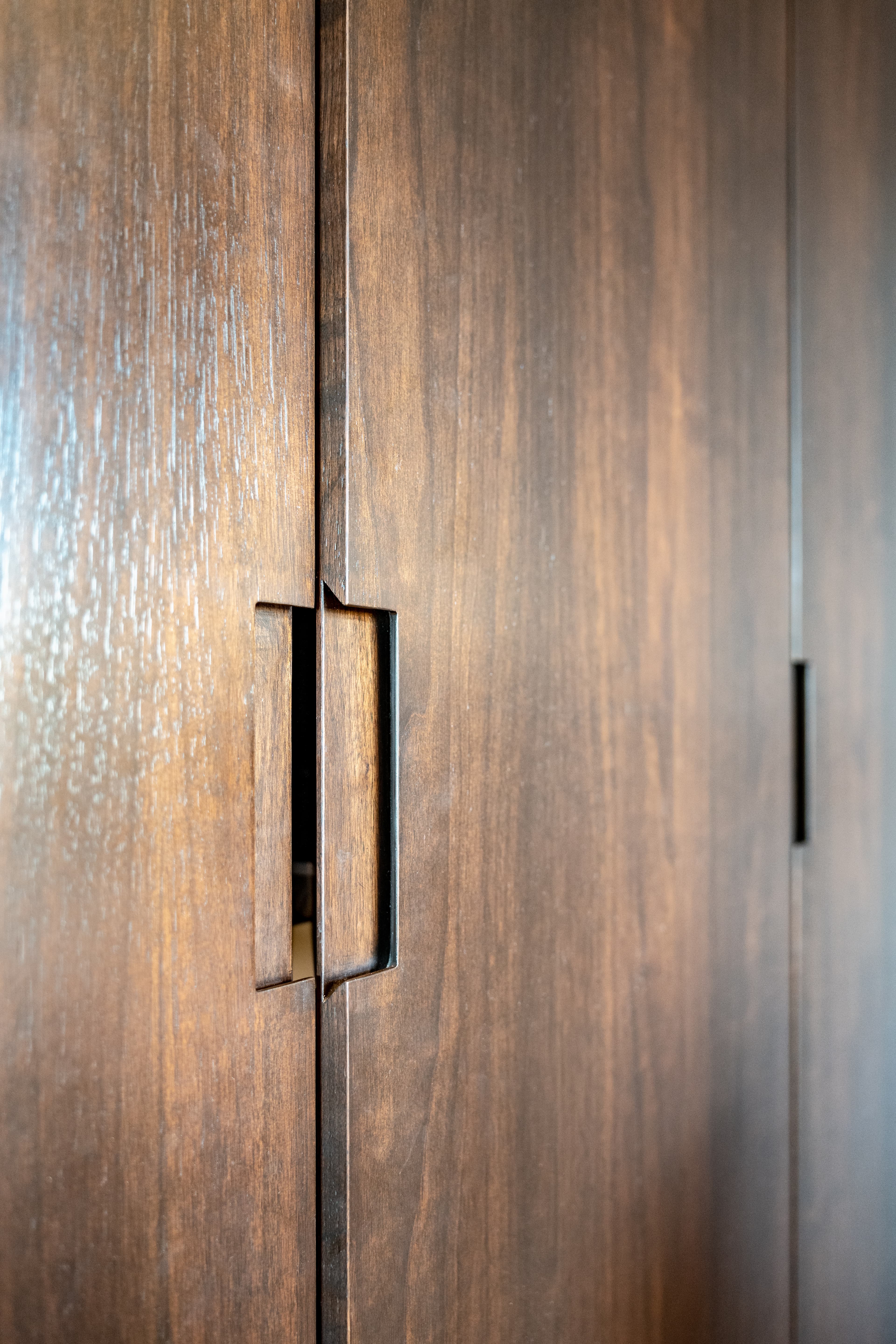 Custom Walnut Integrated Handles: Walnut 04