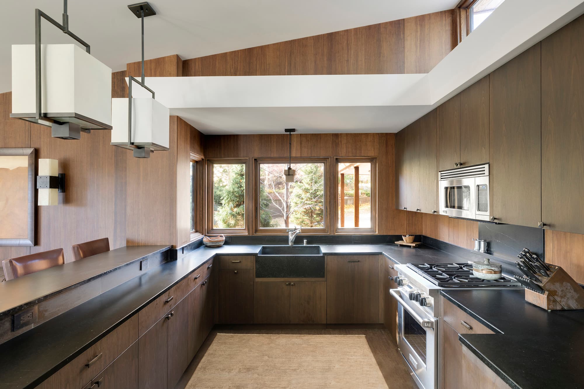 Bespoke custom cabinetry in Timber Tribute: Dark Walnut Kitchen Farm Sink 016