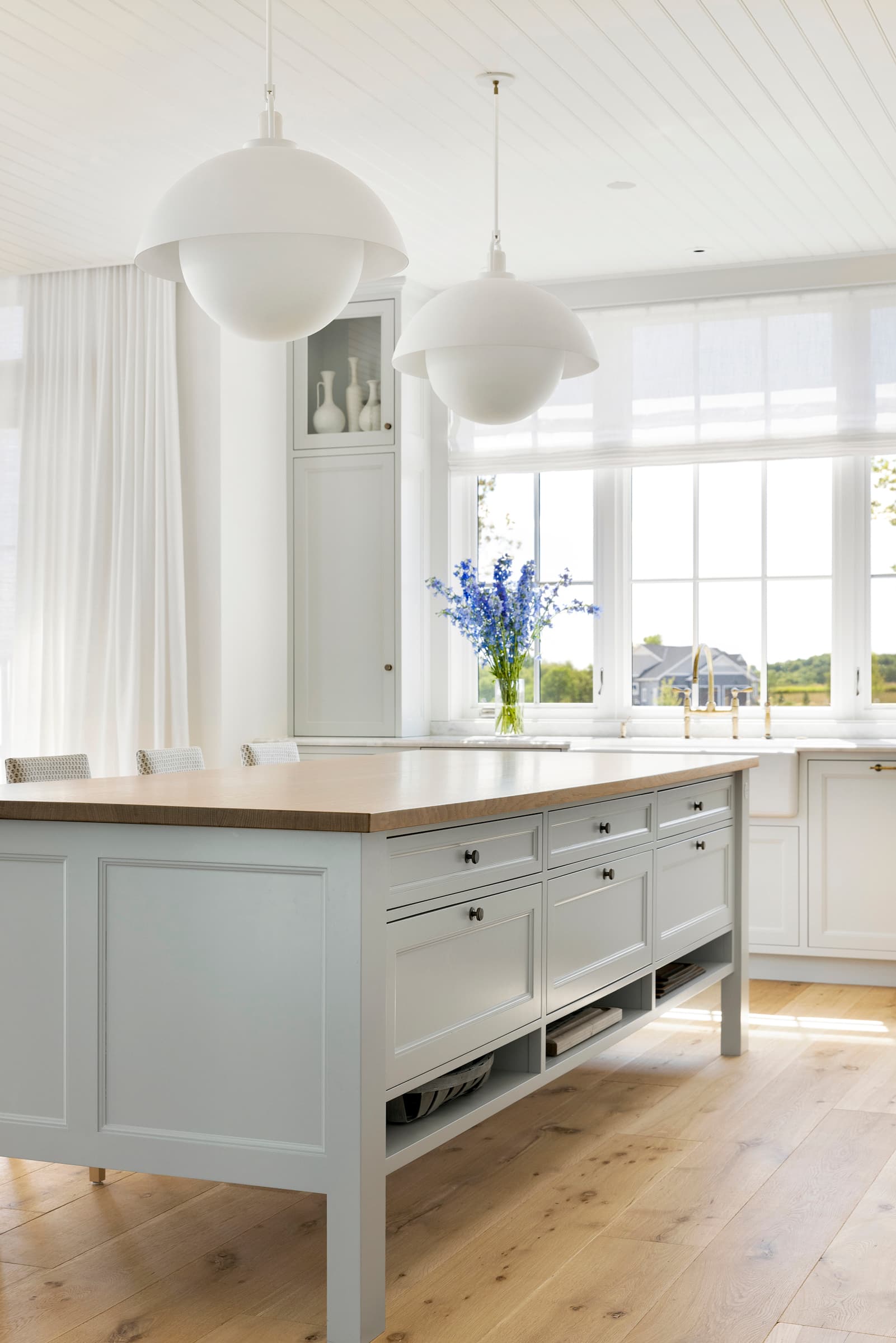 Luxury custom kitchen islands for modern luxury homes: Country House 034